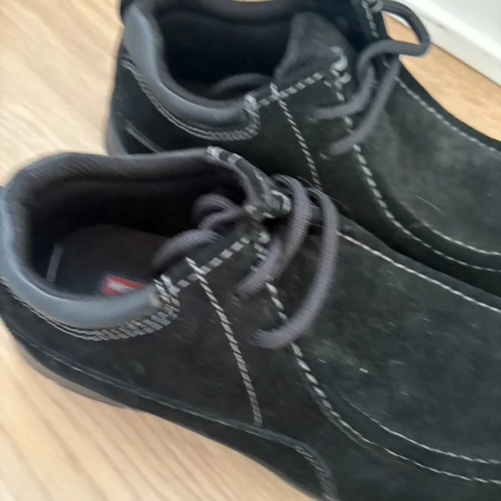 ** Men's Wrangler Black Suede Chukka lightweight boots size 9